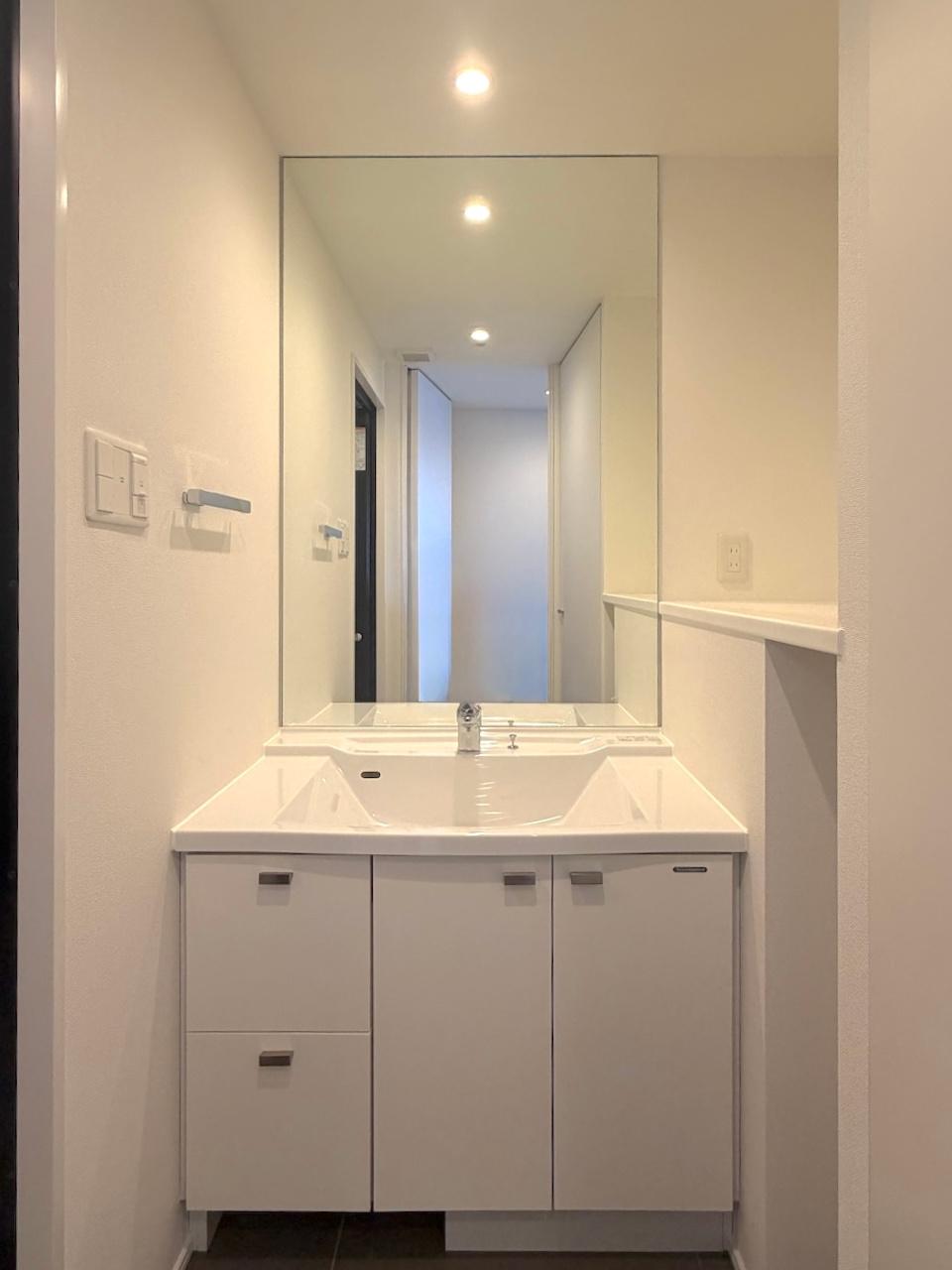 福岡市中央区六本松の賃貸物件/独立洗面台もあります。