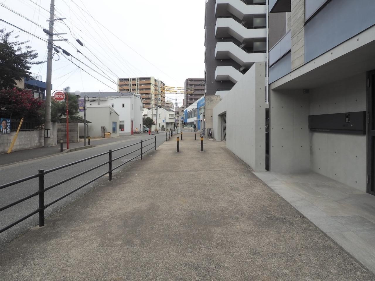 福岡市中央区六本松の賃貸物件/護国神社横の住宅街が目の前です。