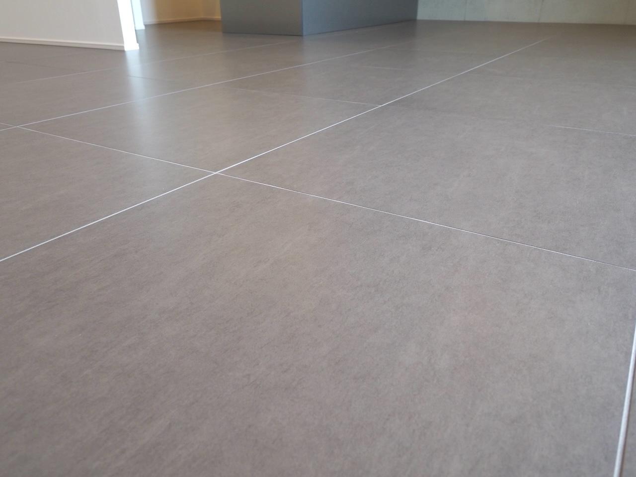 福岡市中央区六本松の賃貸物件/60cm角のタイル貼り