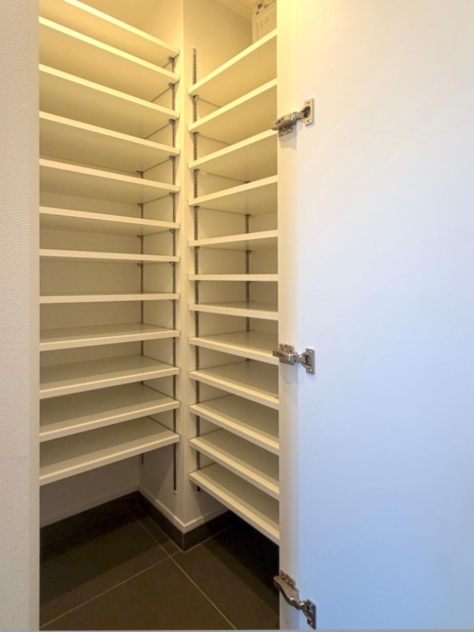 福岡市中央区六本松の賃貸物件/大容量のシューズクローゼット。