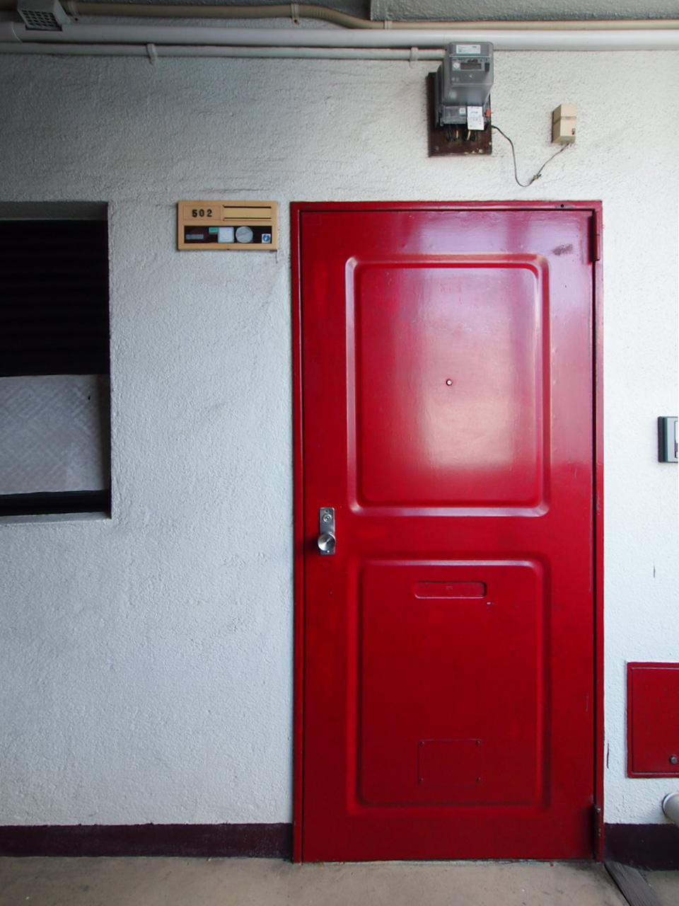 福岡市南区清水の賃貸物件/玄関ドアは真っ赤。※別部屋の写真です