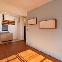 福岡市南区清水の賃貸物件/リビングを反対側からどうぞ。キッチンは広めです。