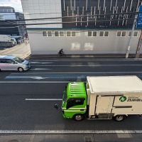 福岡市南区清水の賃貸物件/窓から下を覗くとこんな感じ。交通量は多め。