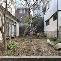 福岡市城南区友丘の賃貸物件/お庭は他の戸建との共有スペース。皆さんの憩いの場として。