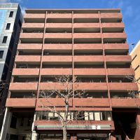 福岡市中央区大名の賃貸物件/重厚感あるマンション。1階にコンビニは地味にありがたい存在です。