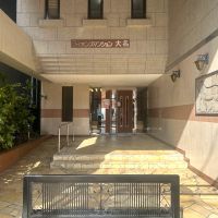 福岡市中央区大名の賃貸物件/エントランスは、華やかで清潔感のある佇まい。