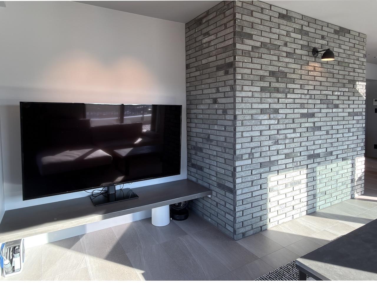 福岡市中央区平尾の賃貸物件/壁には素材を感じることのできるレンガを使用。