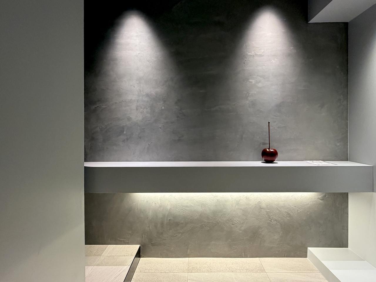 福岡市中央区平尾の賃貸物件/玄関扉を開けると別世界。まるで美術館のようです。