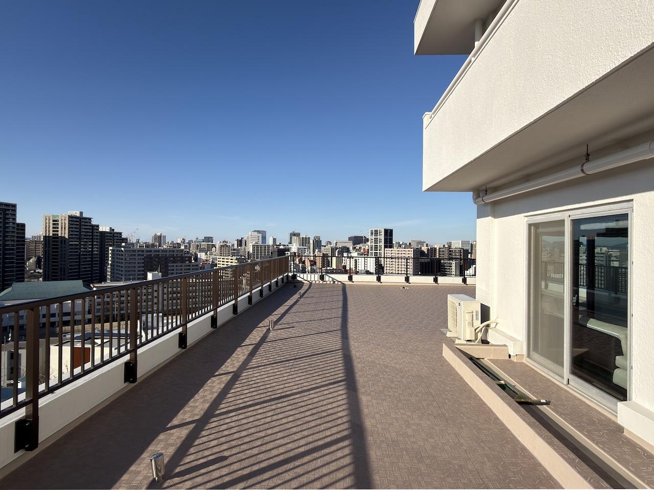 福岡市中央区平尾の賃貸物件/ながーいルーフバルコニー。