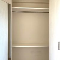 北九州市門司区西海岸の賃貸物件/姿見付きの収納スペースです