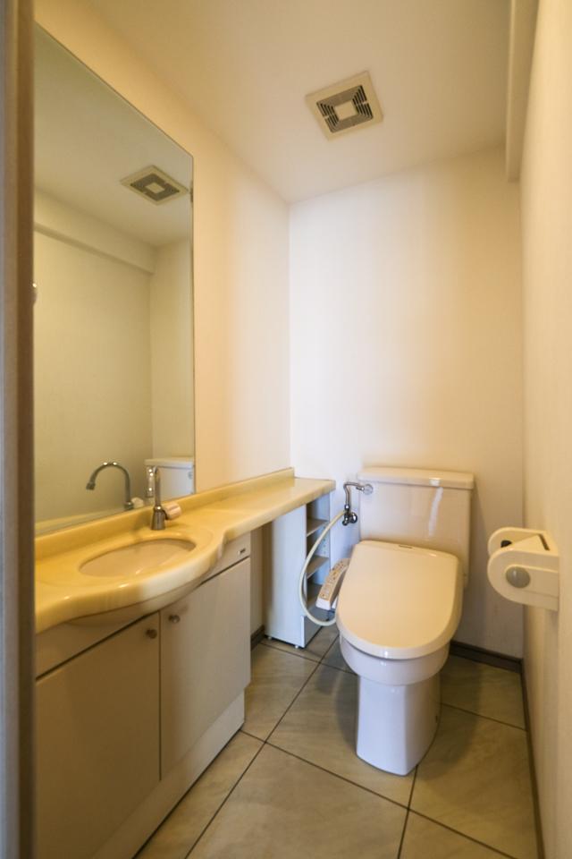 福岡市南区皿山の賃貸物件/トイレは広々としています。