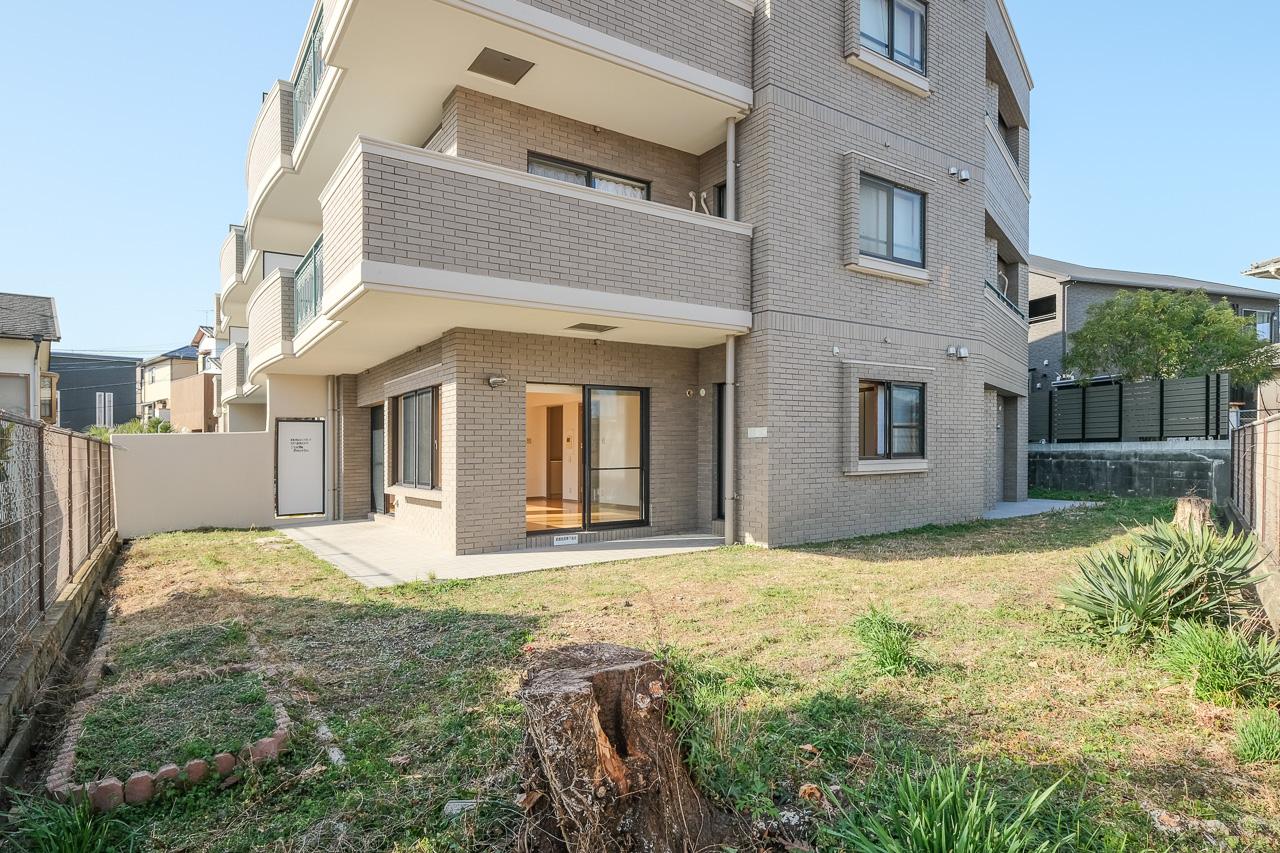 福岡市南区皿山の賃貸物件/マンションの一階。&hellip;だけど、まず目に入るのはこの広い専用庭。