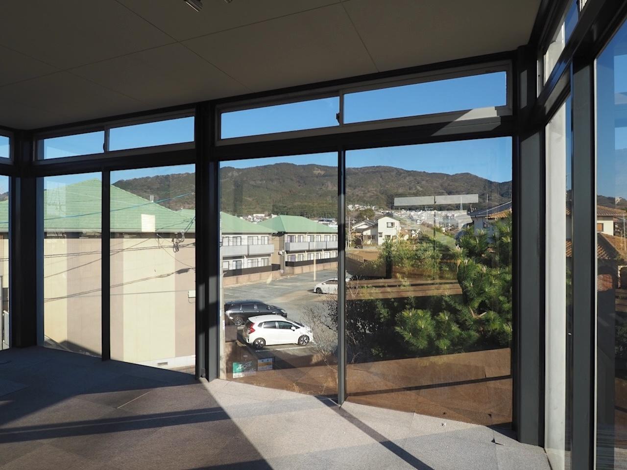 福岡県大野城市大城の売買物件/窓から見えるのは太宰府の山々。建物と少しかぶっているところもありますが、、、これだけみえれば嬉しいところ。