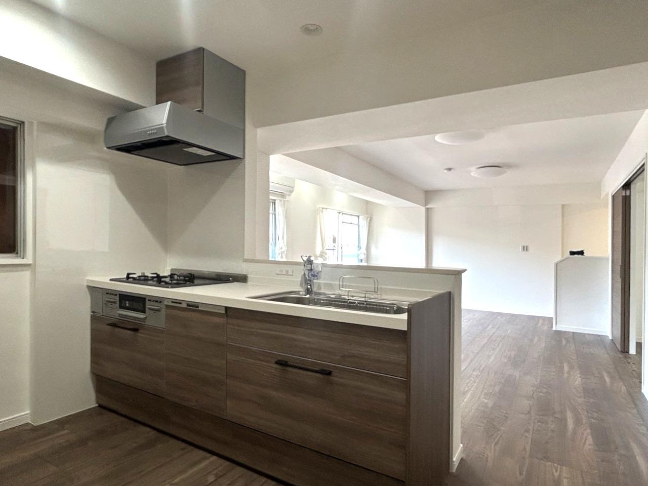 福岡市中央区浄水通の売買物件/食洗機付のキッチン。