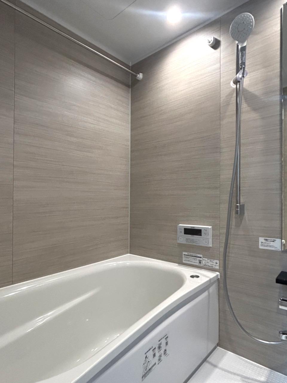 福岡市中央区浄水通の売買物件/一般的なユニットバス。サイズは少し小さめです。