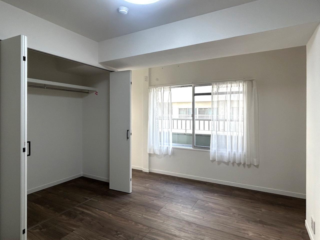 福岡市中央区浄水通の売買物件/各洋室はクローゼットの収納もばっちり。空間をすっきり保てます。