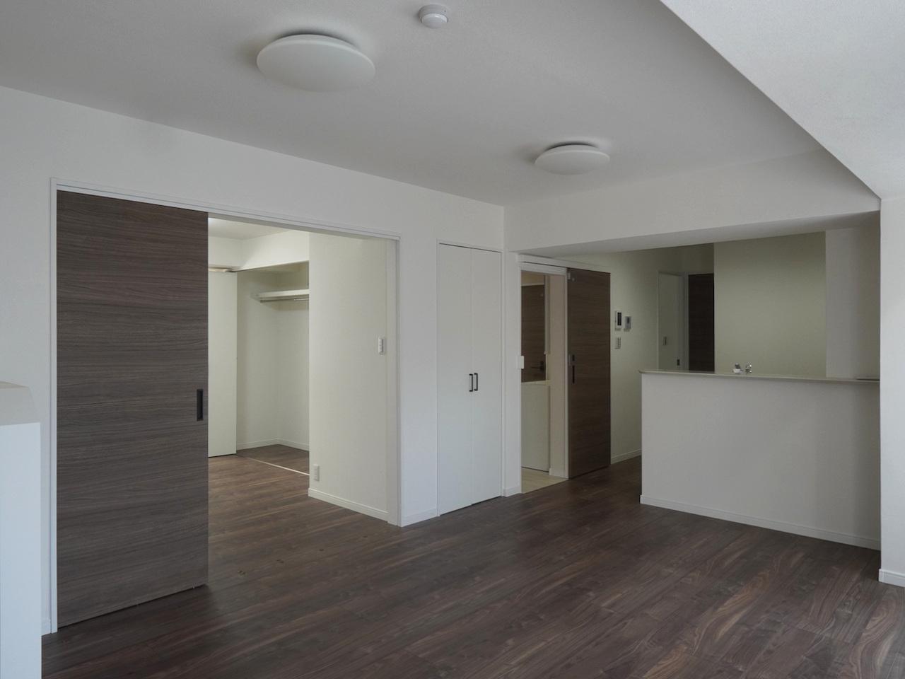 福岡市中央区浄水通の売買物件/シンプルなデザインで、どんなインテリアにも馴染みそう。