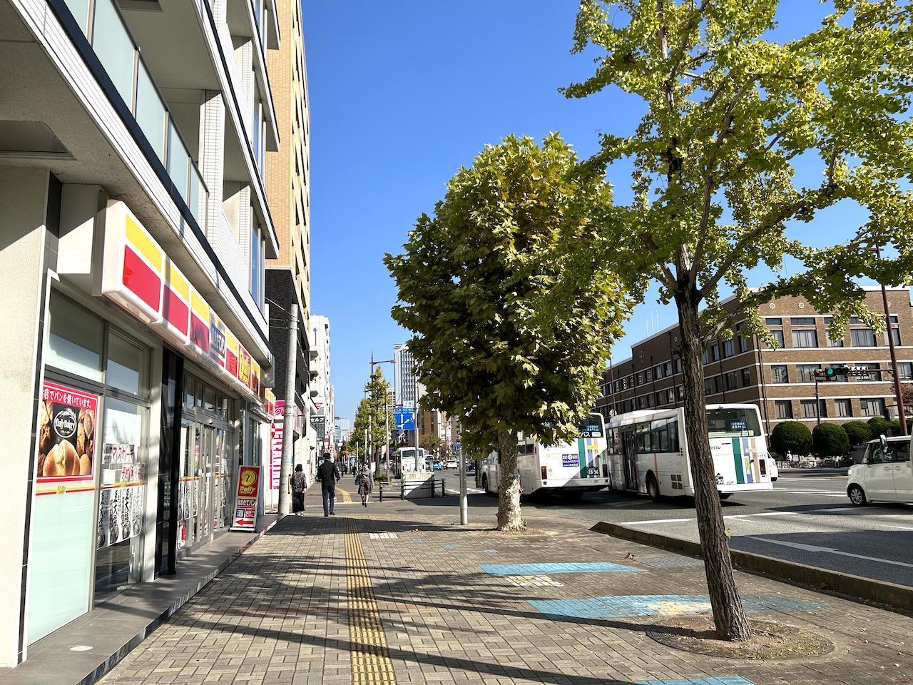 福岡市中央区荒戸の賃貸物件/マンションは大通りに面しています。