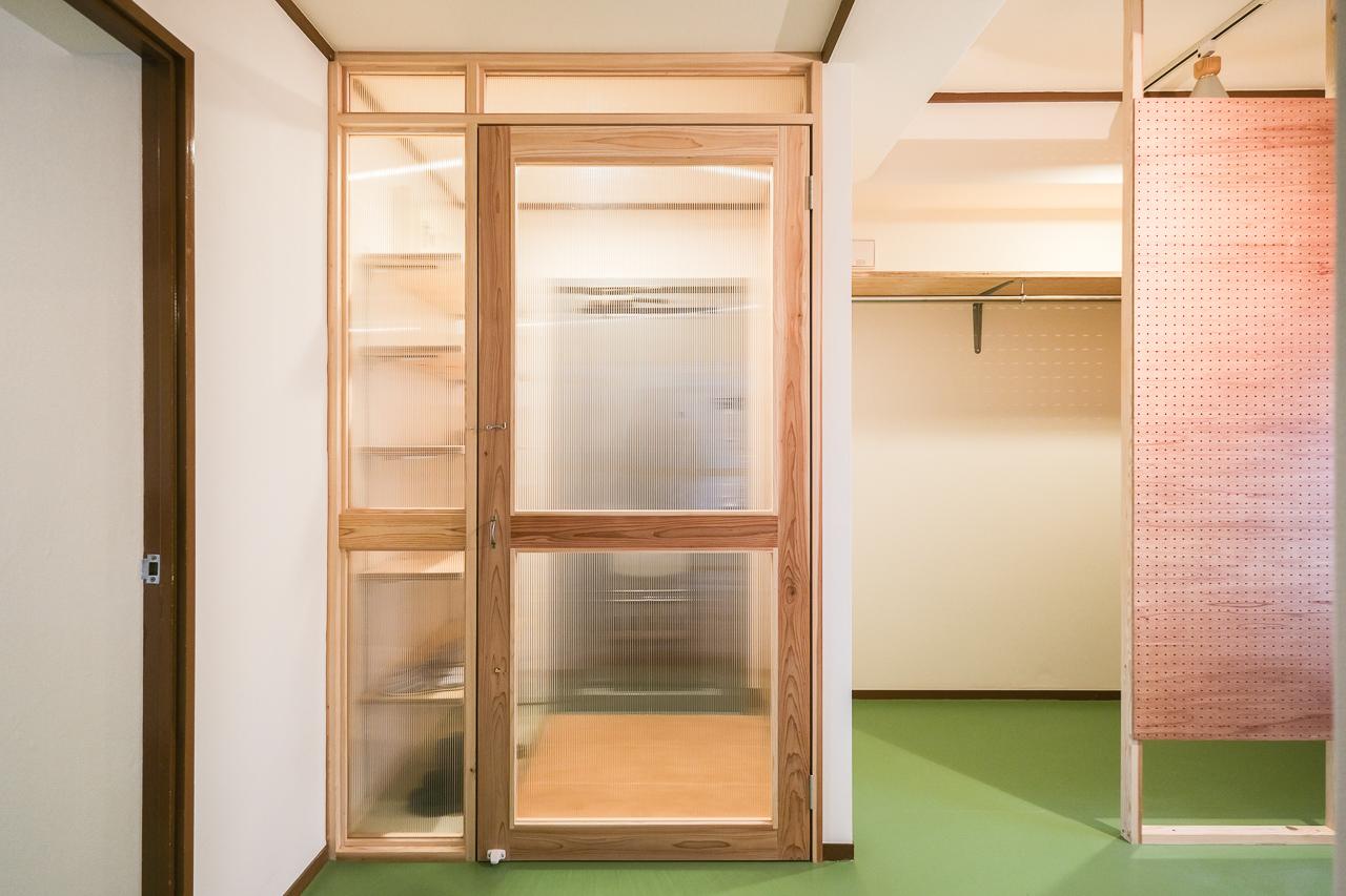 福岡市中央区小笹の賃貸物件/玄関には内ドアをつけて断熱性を強化。