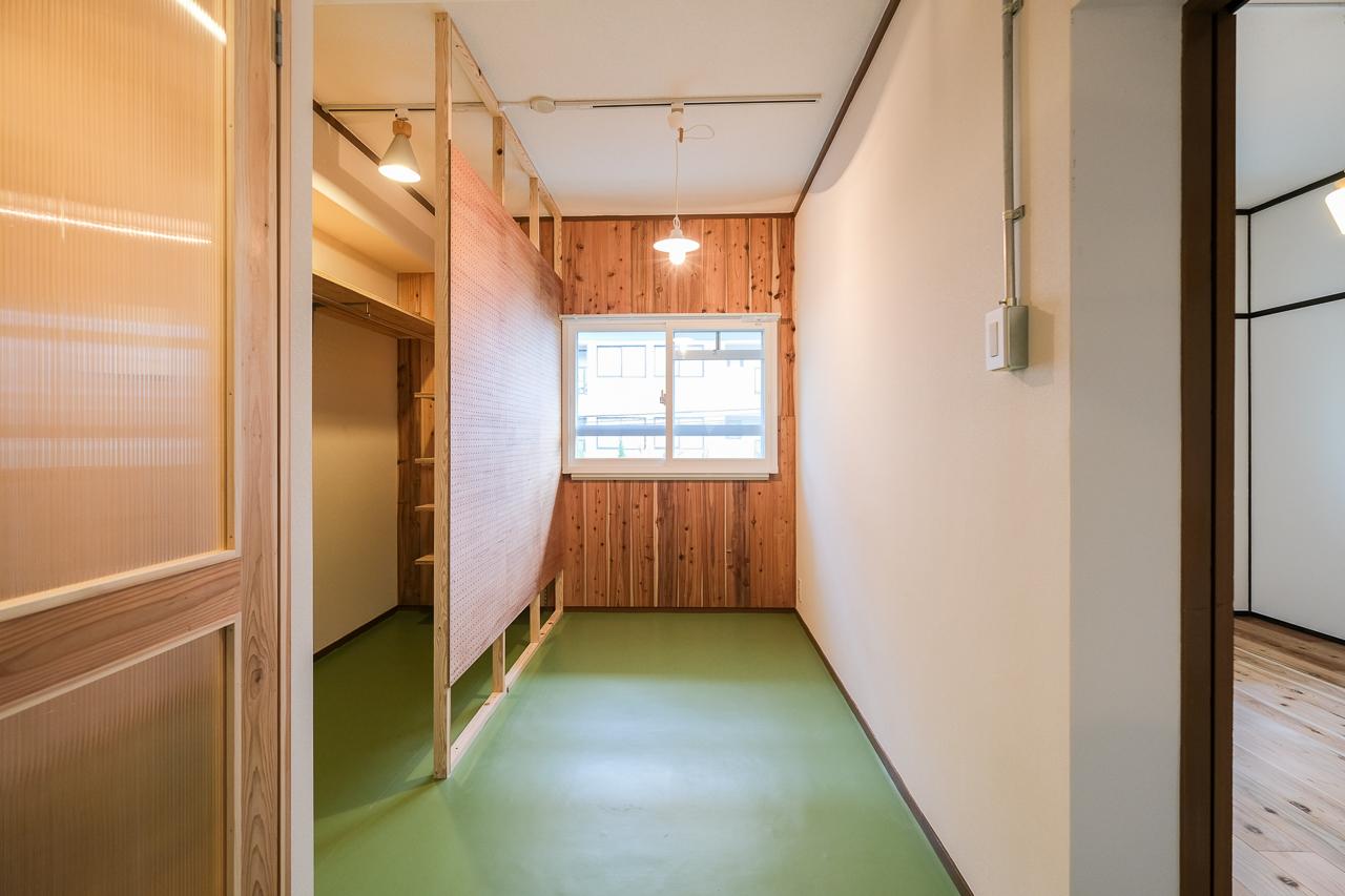 福岡市中央区小笹の賃貸物件/玄関横のスペース。ワークスペースとかによさそう。