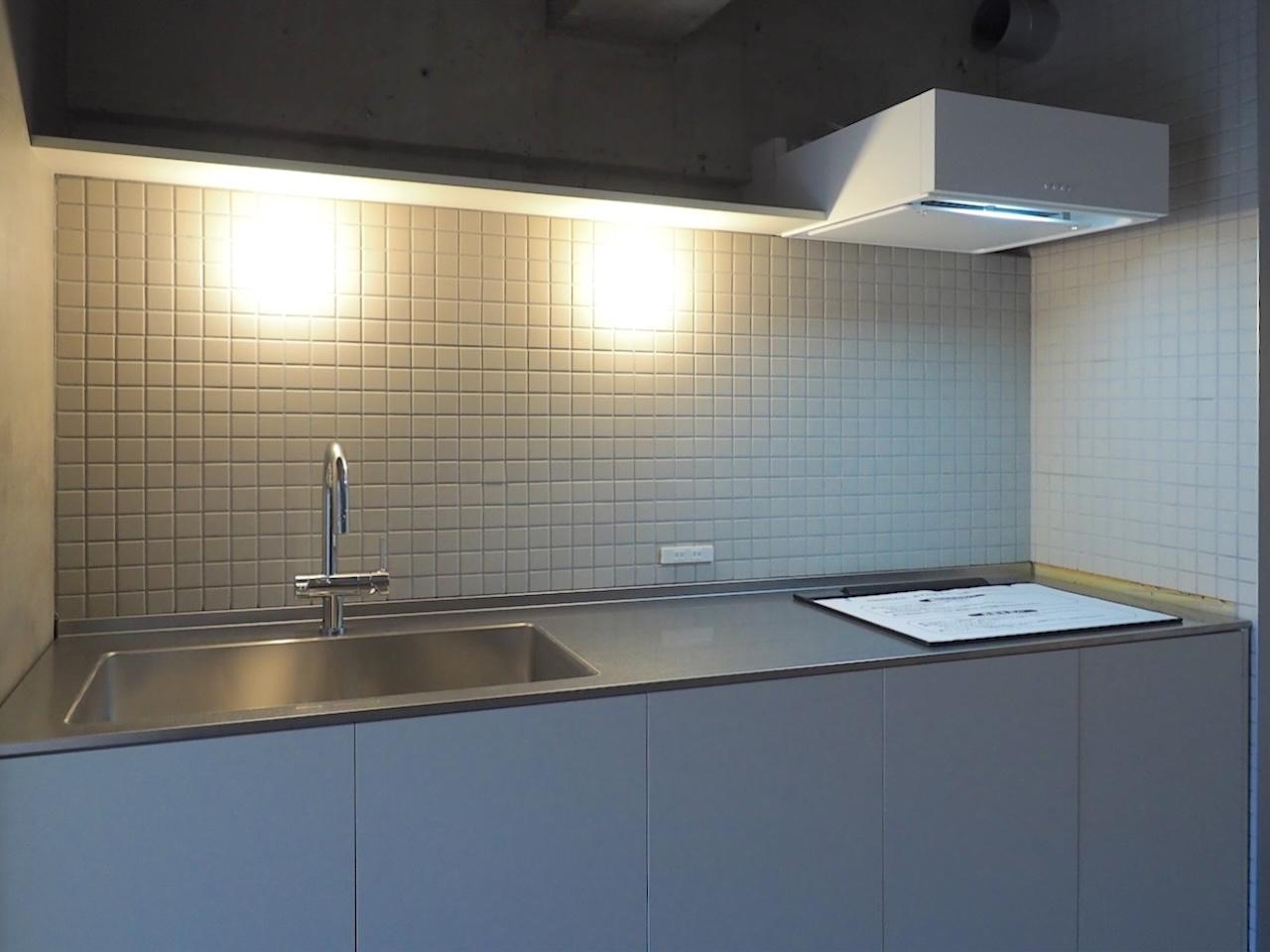 福岡市南区向野の売買物件/タイルが素敵なキッチン。