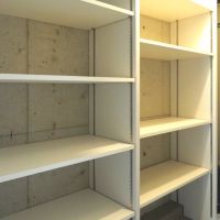 福岡市南区向野の売買物件/キッチン横の収納。