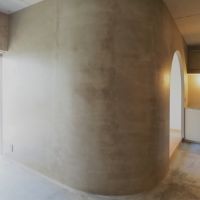 福岡市南区向野の売買物件/この部屋のシンボル的なRの壁。