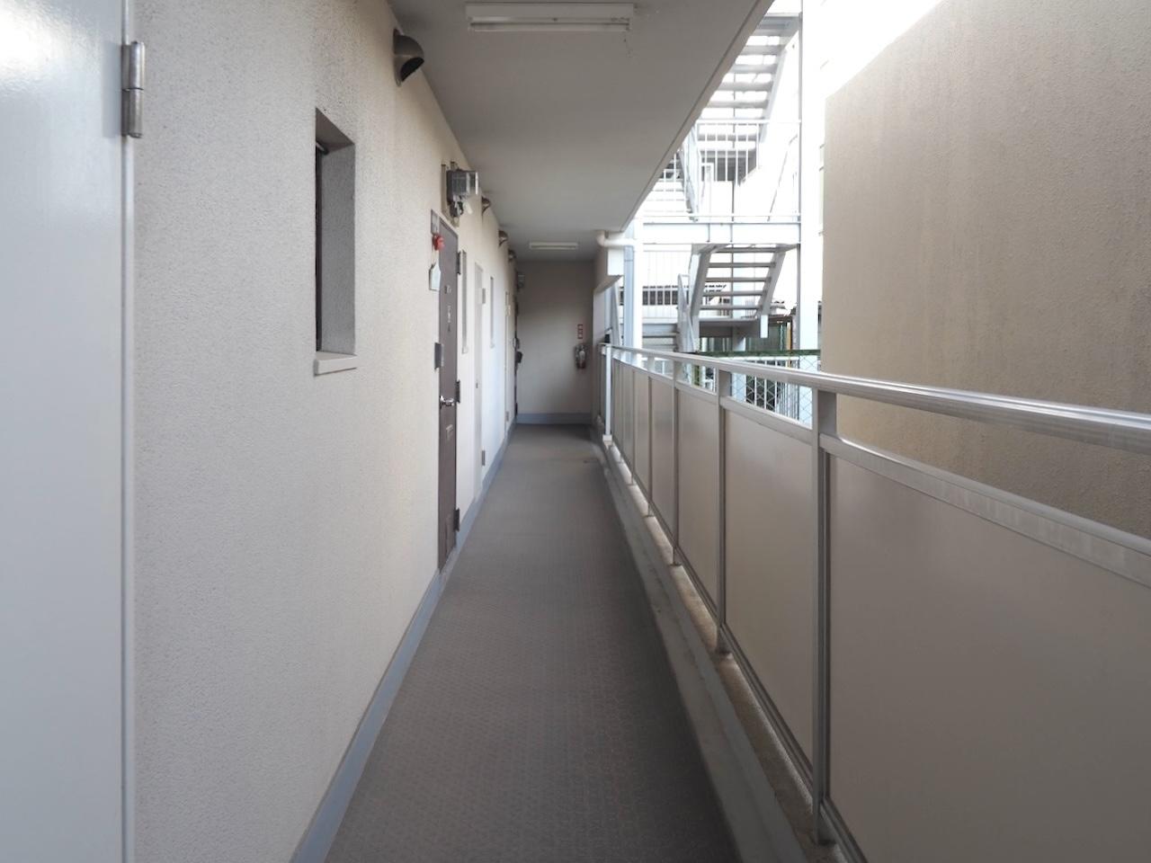 福岡市南区向野の売買物件/共用廊下。