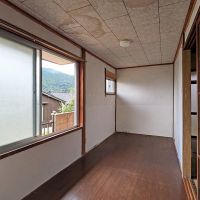 糸島市二丈吉井の売買物件/奥まった縦長いスペース。本棚と椅子を置いて読書スペースとかいかがでしょう。