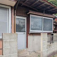 糸島市二丈吉井の売買物件/建物への出入口が多め。