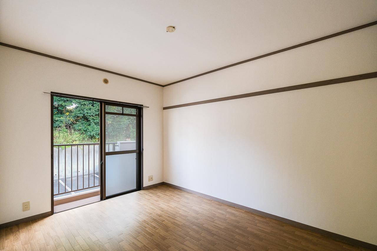 福岡市中央区谷の賃貸物件/洋室。こちらからも鮮やかな緑の景色が見えます。