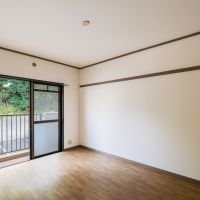 福岡市中央区谷の賃貸物件/洋室。こちらからも鮮やかな緑の景色が見えます。