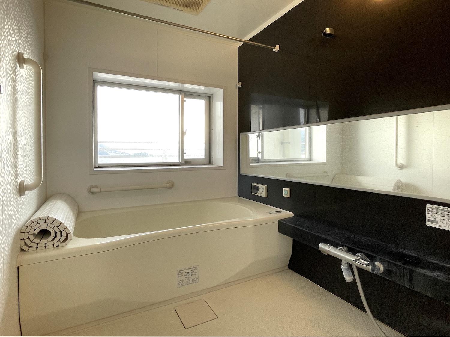 北九州市門司区大里本町の賃貸物件/浴室の窓からもビューが！