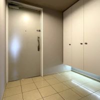 北九州市門司区大里本町の賃貸物件/シューズボックス下部の照明がいい感じ