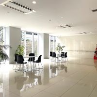 北九州市門司区大里本町の賃貸物件/マンションのロビーとても広々してます。簡単な打ち合わせに使えそう