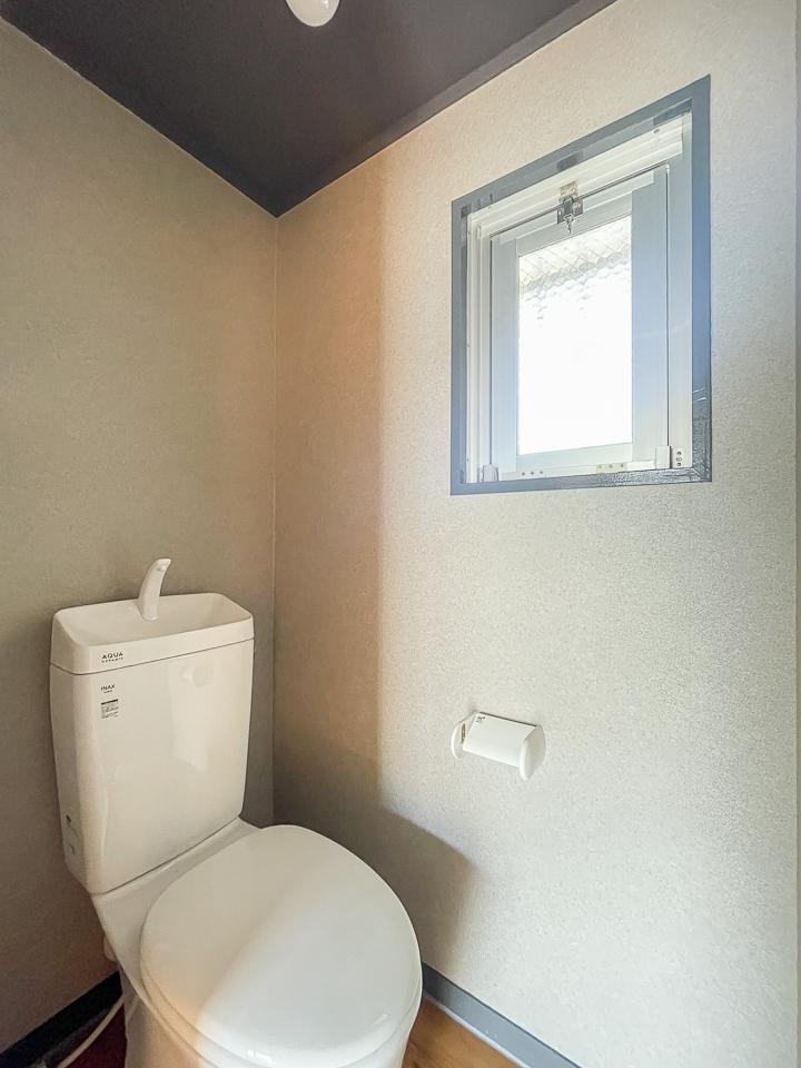 福岡市城南区鳥飼の賃貸物件/窓付きトイレ。