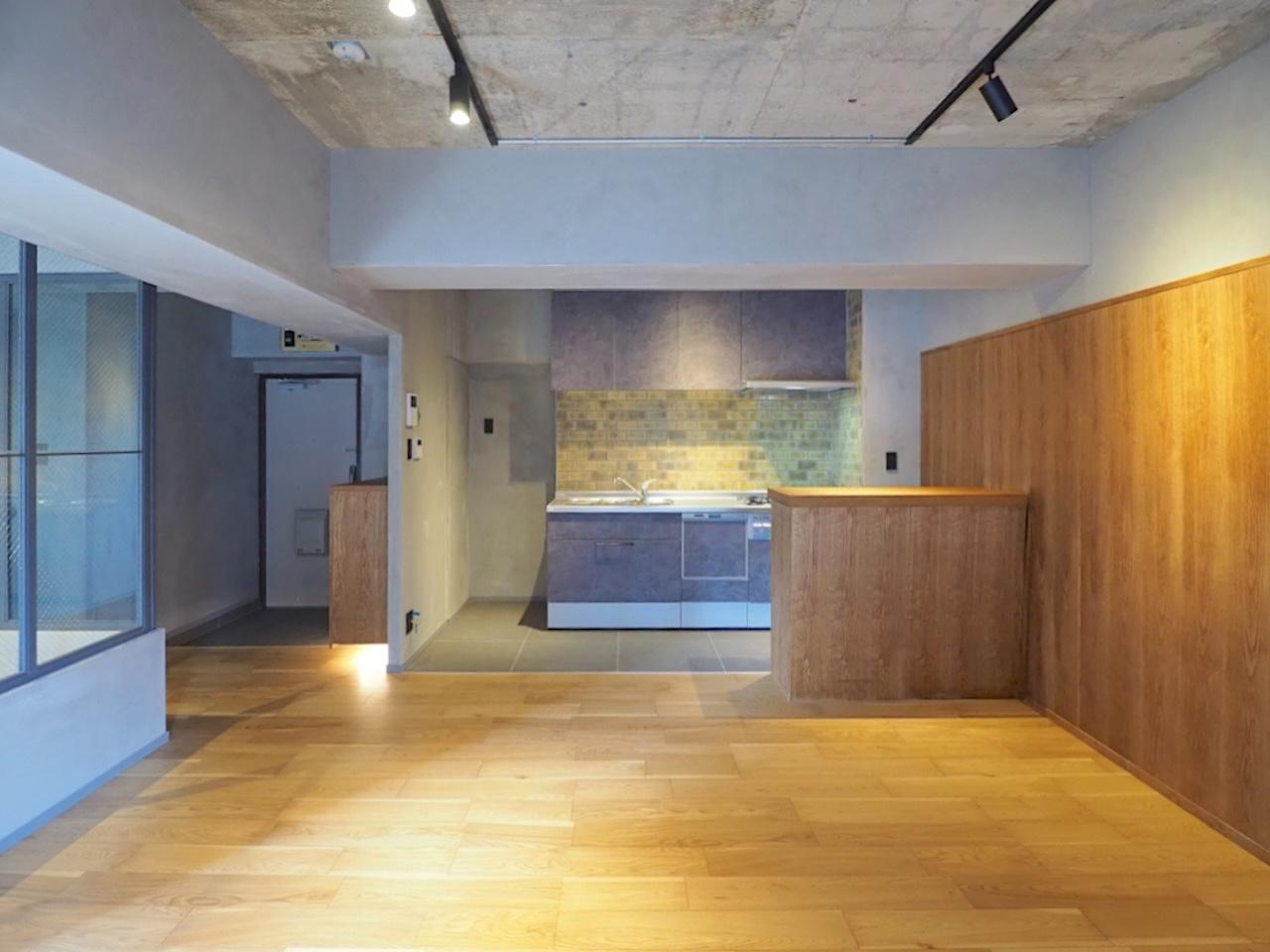 福岡市中央区舞鶴の売買物件/コンクリと木のコンビネーション。