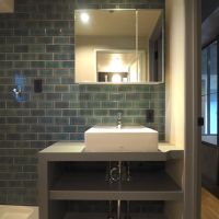 福岡市中央区舞鶴の売買物件/独立洗面台のタイルが可愛い。