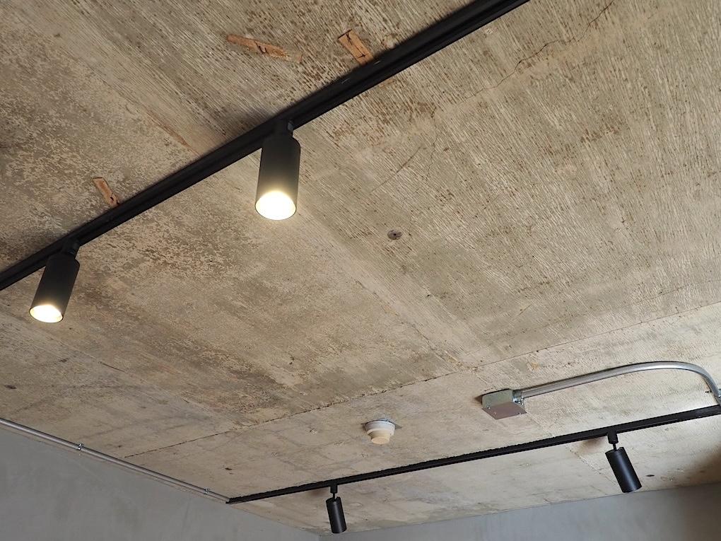 福岡市中央区舞鶴の売買物件/打ちっぱなしの天井。