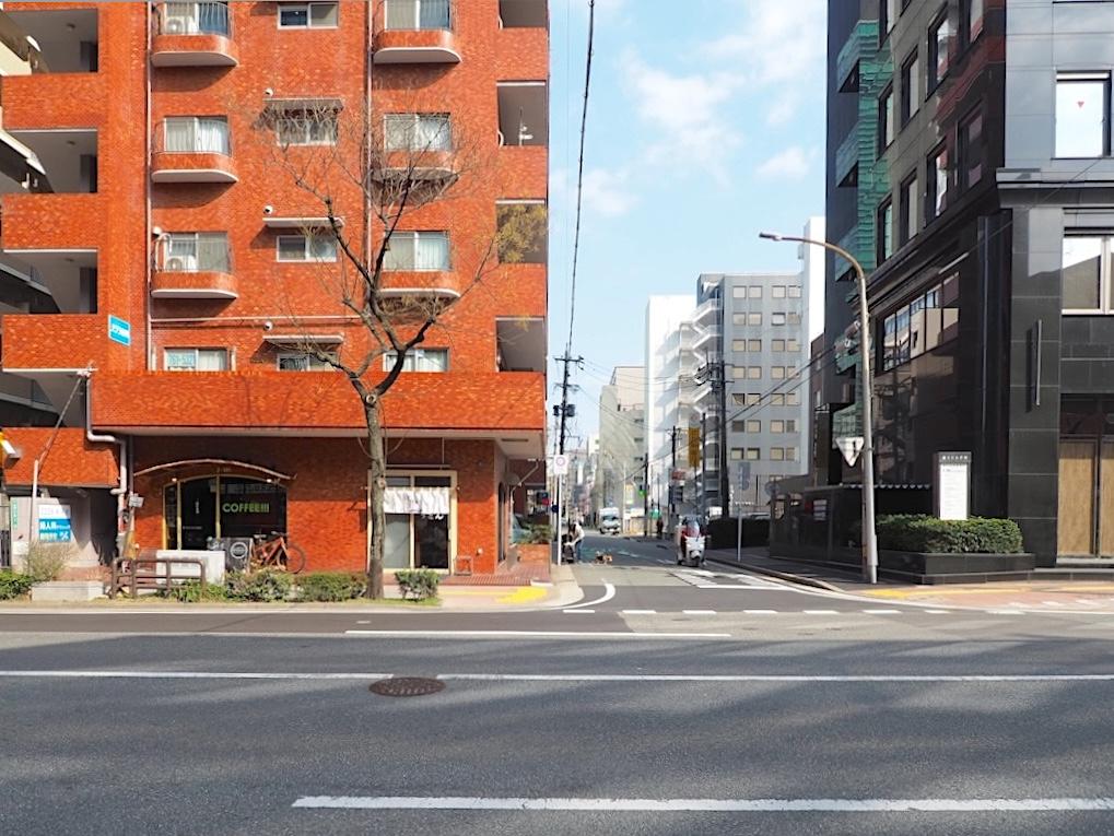 福岡市中央区舞鶴の売買物件/赤茶の特徴的なヴィンテージマンション。