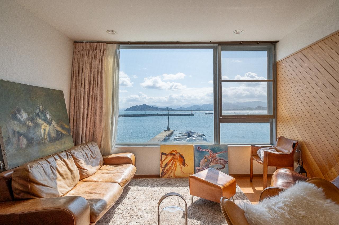 福岡市西区宮浦の売買物件/大きな窓に大きな海