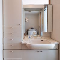 福岡市西区宮浦の売買物件/収納たっぷりの洗面。