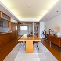 福岡市西区宮浦の売買物件/窓側から見たリビング。