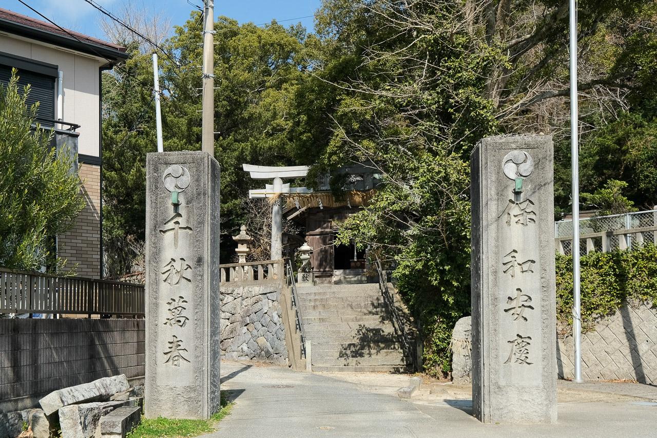 福岡市西区宮浦の売買物件/斜向かいには神社があります。