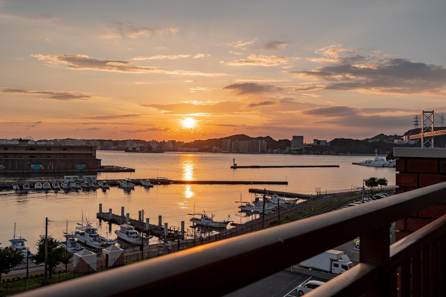北九州市門司区旧門司の売買物件/目の前は海。最高な夕陽を眺めながら1日の疲れを癒しましょう。