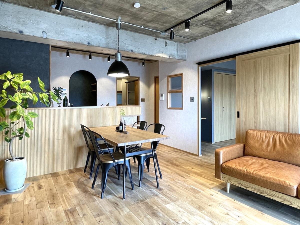 北九州市門司区旧門司の売買物件/約16.5帖のリビングダイニング。温もりのある無垢床です。