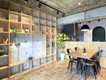 北九州市門司区旧門司の売買物件/本棚の向こうに海