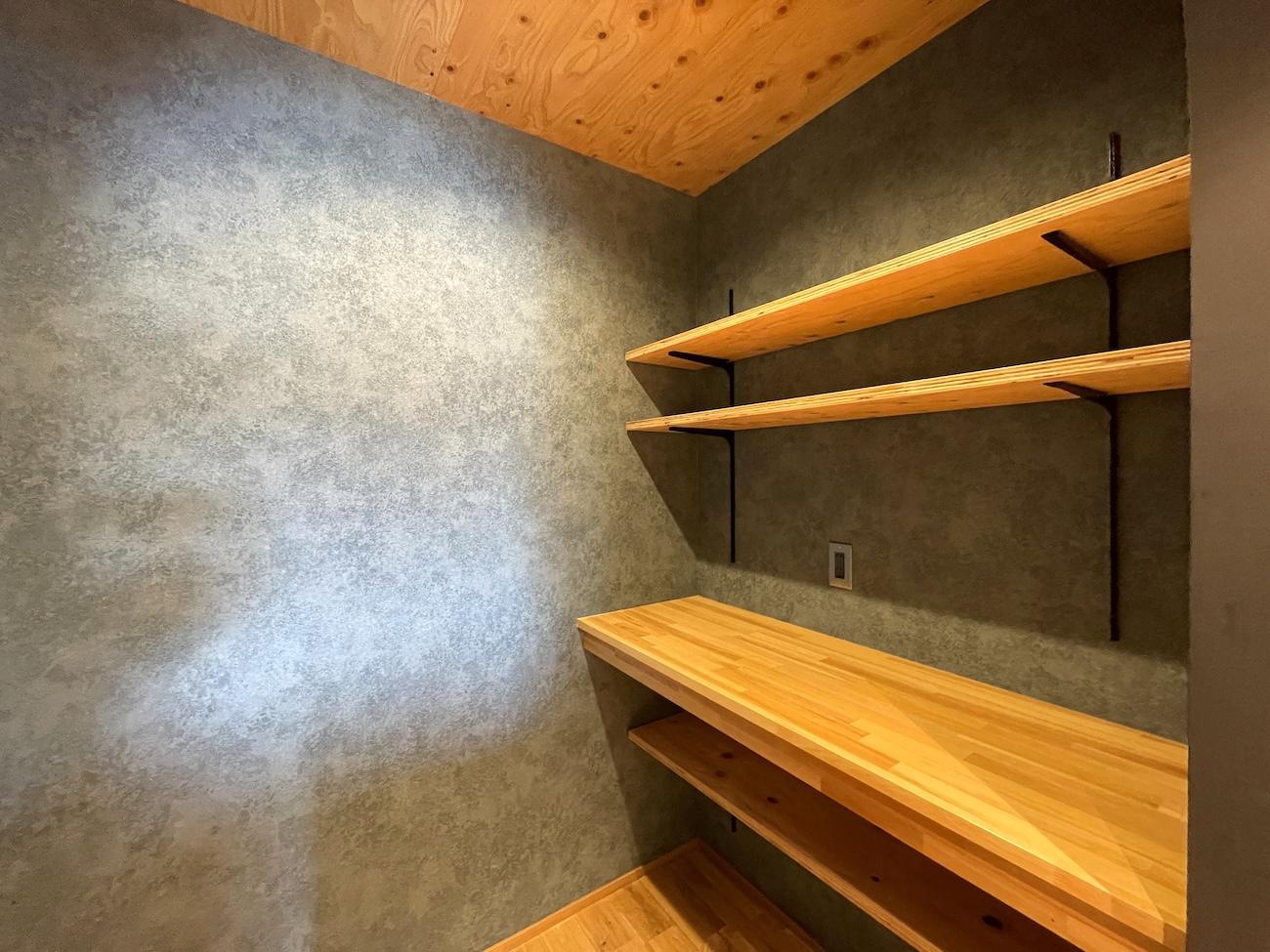 北九州市門司区旧門司の売買物件/キッチン裏にパントリーもございます。