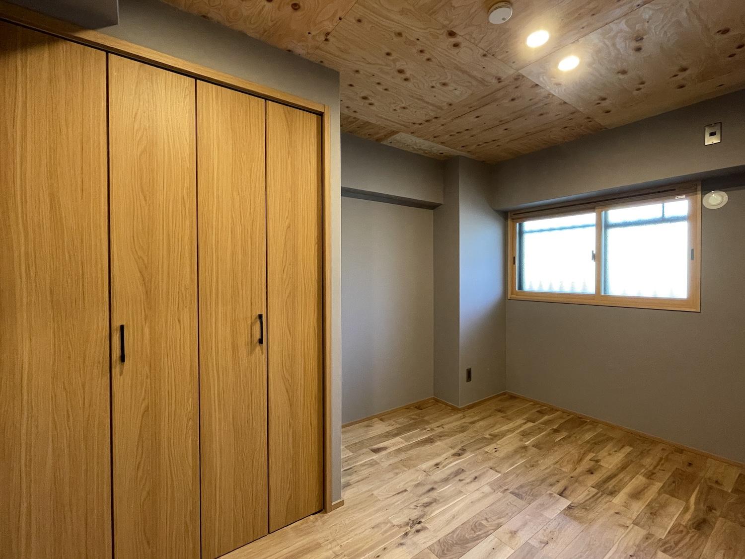 北九州市門司区旧門司の売買物件/こちらは約5.5帖の洋室。上下ウッドに挟まれてます。