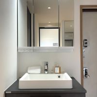 北九州市門司区旧門司の売買物件/玄関すぐ横に設置された独立洗面台。